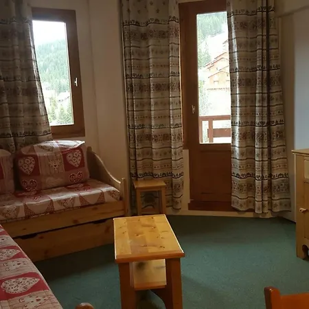 Apartment **appartement T3 Skis Aux Pieds Avec Balcon, Parking Et Ski-casier, Ideal Pour Skieurs !** - Fr-1-513-18 *